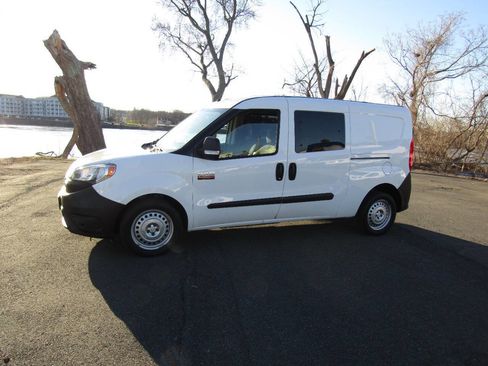 Used 2018 RAM ProMaster City Wagon image 3