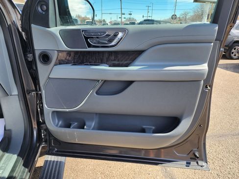 Used 2018 Lincoln Navigator L Reserve w/ Technology Package image 9
