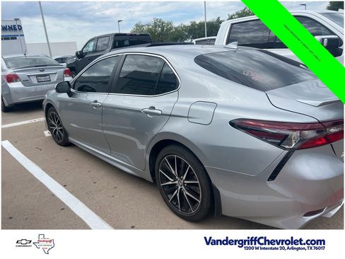 Used 2024 Toyota Camry SE FWD image 5