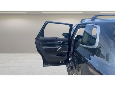 Used 2023 Kia Telluride SX FWD image 17
