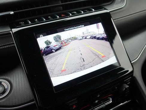 Used 2023 Jeep Grand Cherokee L Laredo image 12