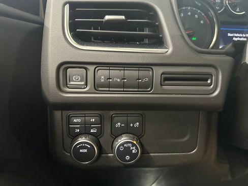 Used 2021 Chevrolet Suburban LT w/ Rear Media and Nav Package AWD/4WD image 20