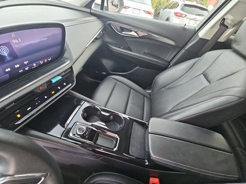 Used 2024 Buick Envision Preferred image 18