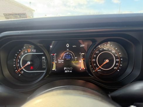 Used 2025 Jeep Gladiator Sport w/ Premium Package image 12