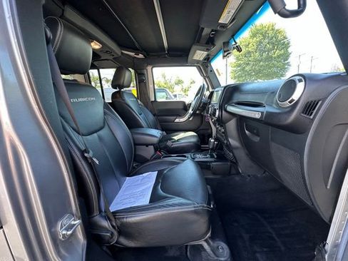 Used 2017 Jeep Wrangler Unlimited Rubicon w/ Connectivity Group AWD/4WD image 22
