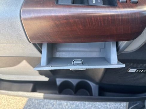 Used 2017 Toyota Sequoia Platinum AWD/4WD image 20