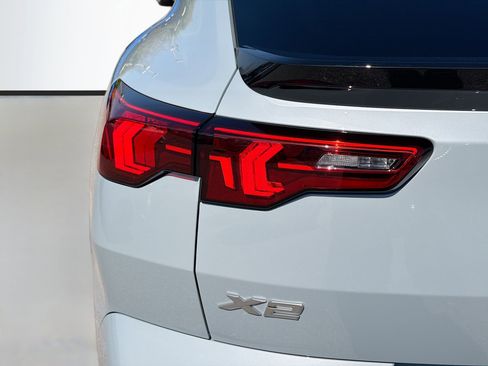 Certified 2025 BMW X2 xDrive28i image 11