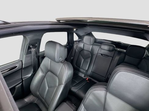 Certified 2022 Porsche Macan AWD/4WD image 14