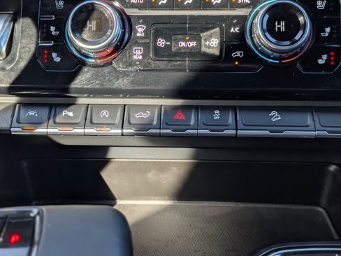 Used 2023 GMC Sierra 1500 AT4 w/ AT4 Premium Package image 23