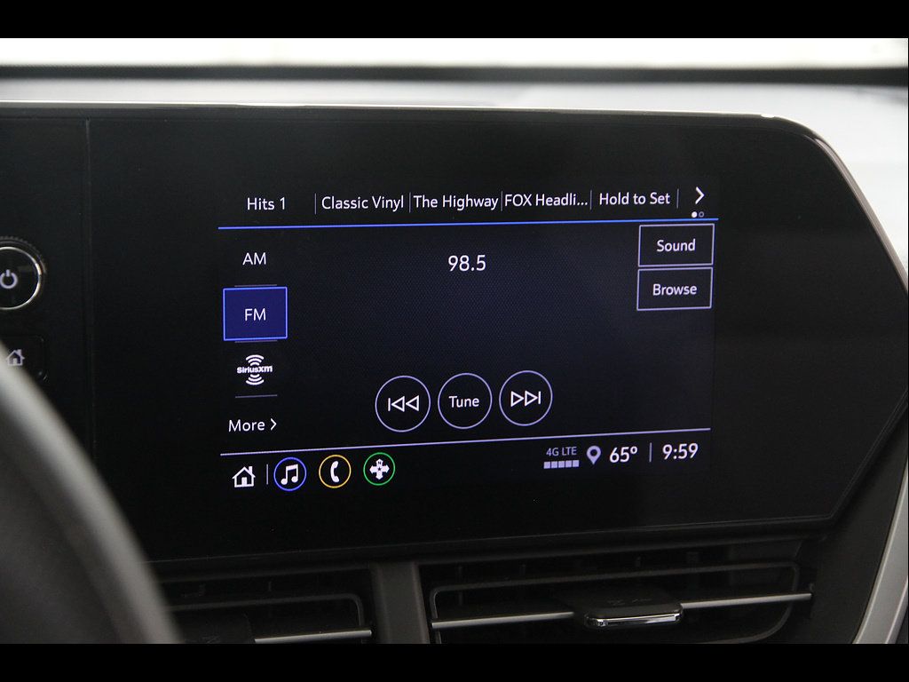 Used 2024 Chevrolet Trax LS w/ LS Convenience Package FWD image 11