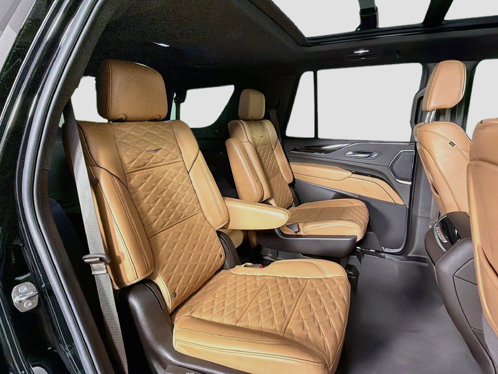 Used 2024 Cadillac Escalade Sport w/ LPO, ONYX Package AWD/4WD image 29