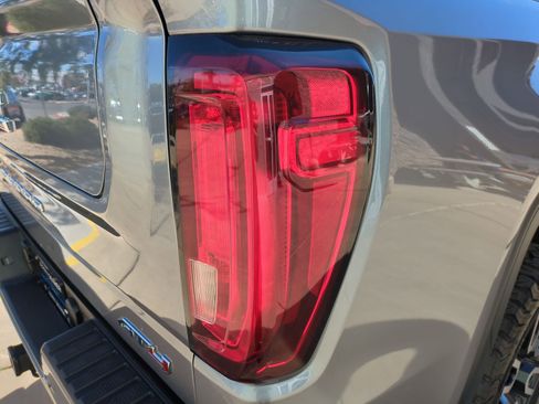 Used 2020 GMC Sierra 1500 AT4 w/ AT4 Premium Package image 11