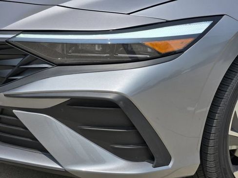 Certified 2025 Hyundai Elantra Sport FWD image 8