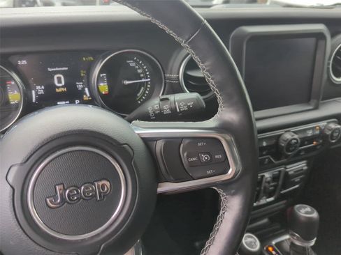 Used 2022 Jeep Wrangler Unlimited Sahara w/ Cold Weather Group AWD/4WD image 18
