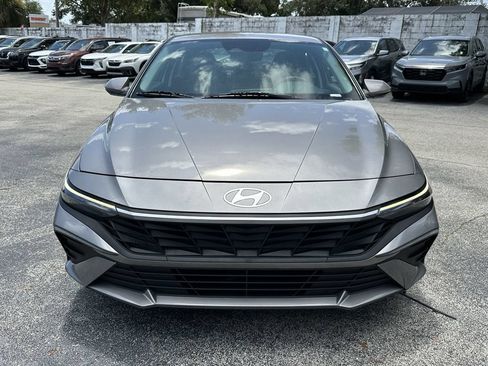 Used 2024 Hyundai Elantra SEL FWD image 3