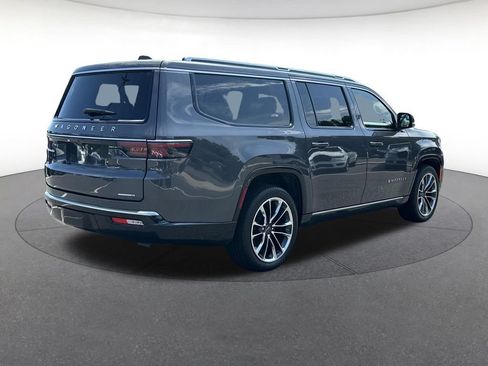 Certified 2024 Jeep Wagoneer L Series III w/ Premium Group I AWD/4WD image 6