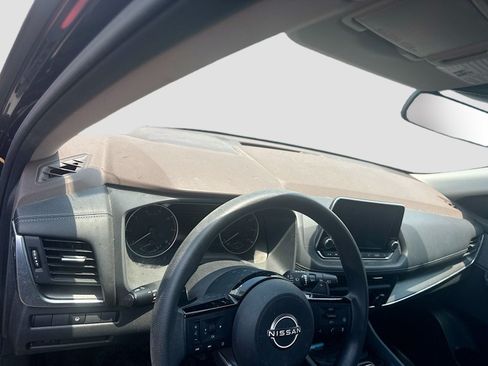 Used 2023 Nissan Rogue SV FWD image 9