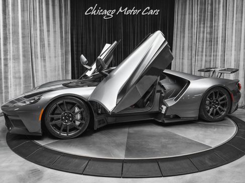 Used 2019 Ford GT RWD image 1