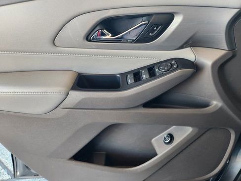 Used 2020 Chevrolet Traverse LT image 25