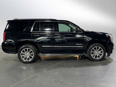 Used 2017 GMC Yukon Denali image 2