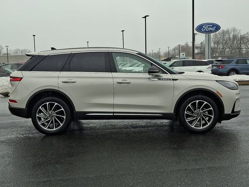 Used 2024 Lincoln Corsair AWD w/ Equipment Group 101A image 7