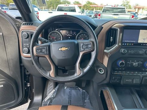 Used 2019 Chevrolet Silverado 1500 High Country w/ Technology Package image 2