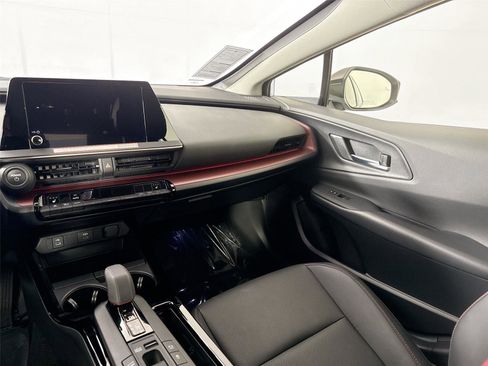 Used 2025 Toyota Prius Plug-In Hybrid image 30