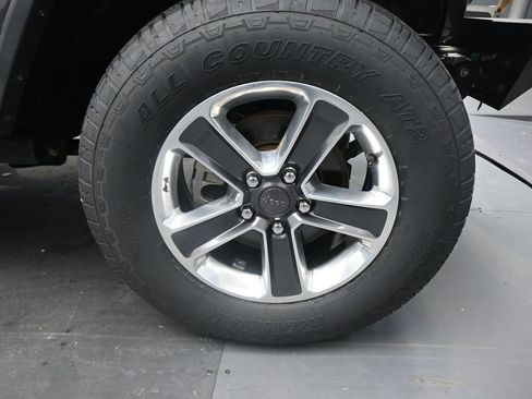 Used 2018 Jeep Wrangler Unlimited Sahara image 22