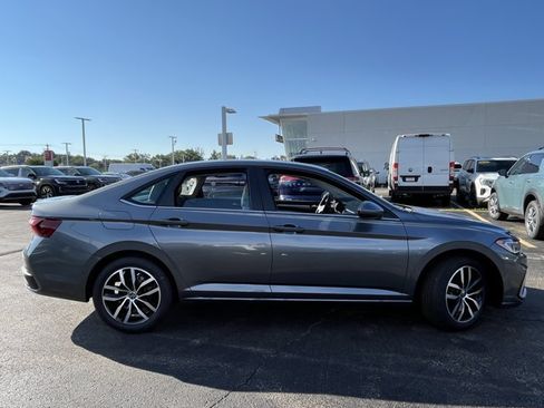 New 2026 Volkswagen Jetta SE FWD image 4