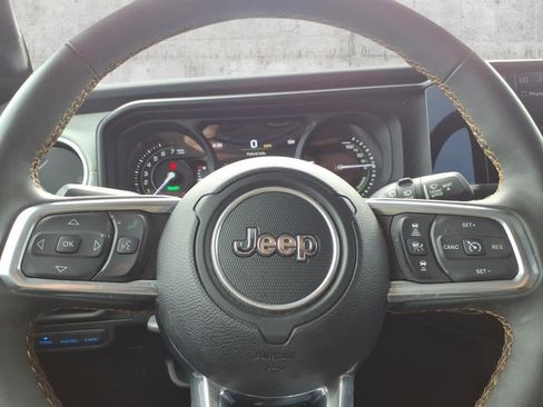 Used 2024 Jeep Wrangler Unlimited Sahara AWD/4WD image 24