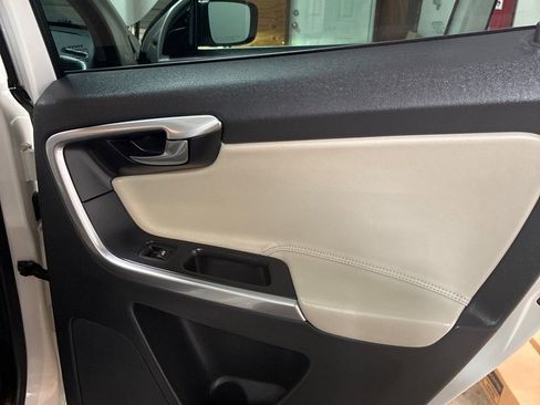 Used 2017 Volvo XC60 T5 Dynamic w/ Preferred Option Package image 26