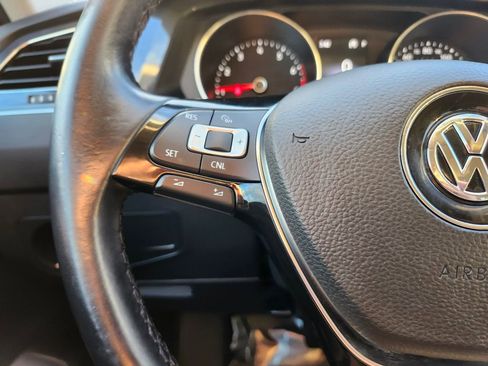 Used 2018 Volkswagen Tiguan SE image 12