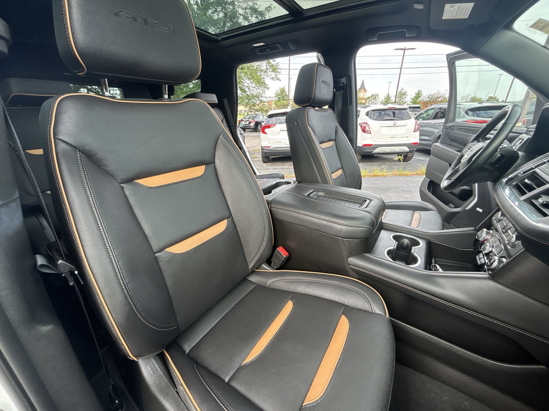 Used 2023 GMC Yukon AT4 AWD/4WD image 29