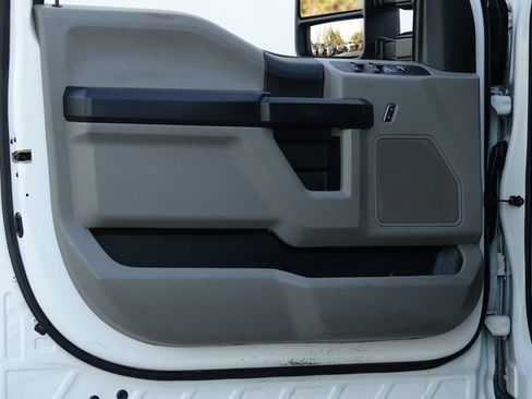 Used 2019 Ford F550 4x4 Crew Cab Super Duty w/ Power Equipment Group image 24