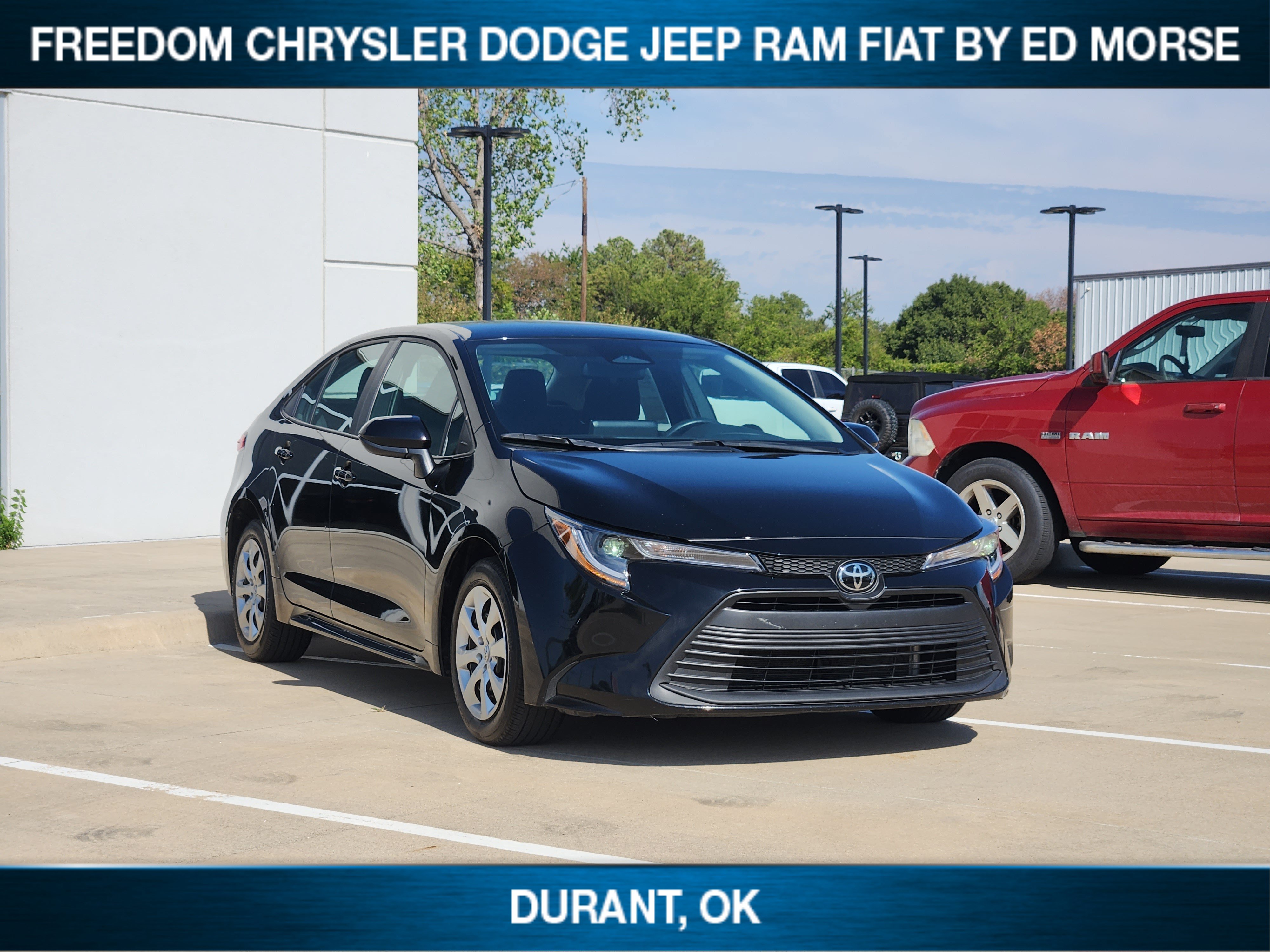 Used 2025 Toyota Corolla LE FWD image 2