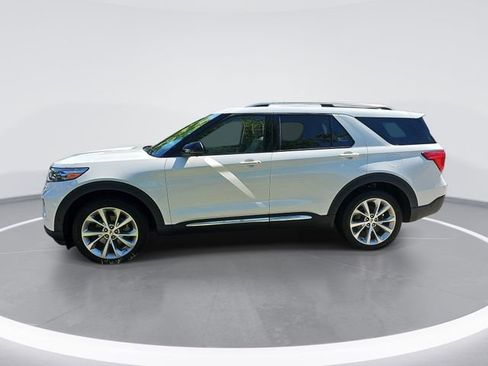 Used 2023 Ford Explorer Platinum w/ Technology Package AWD/4WD image 2