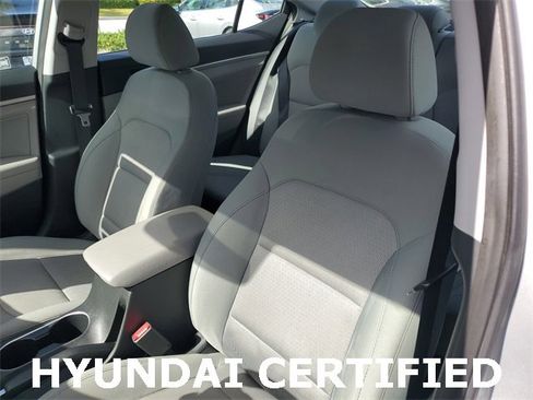Used 2017 Hyundai Elantra SE image 18