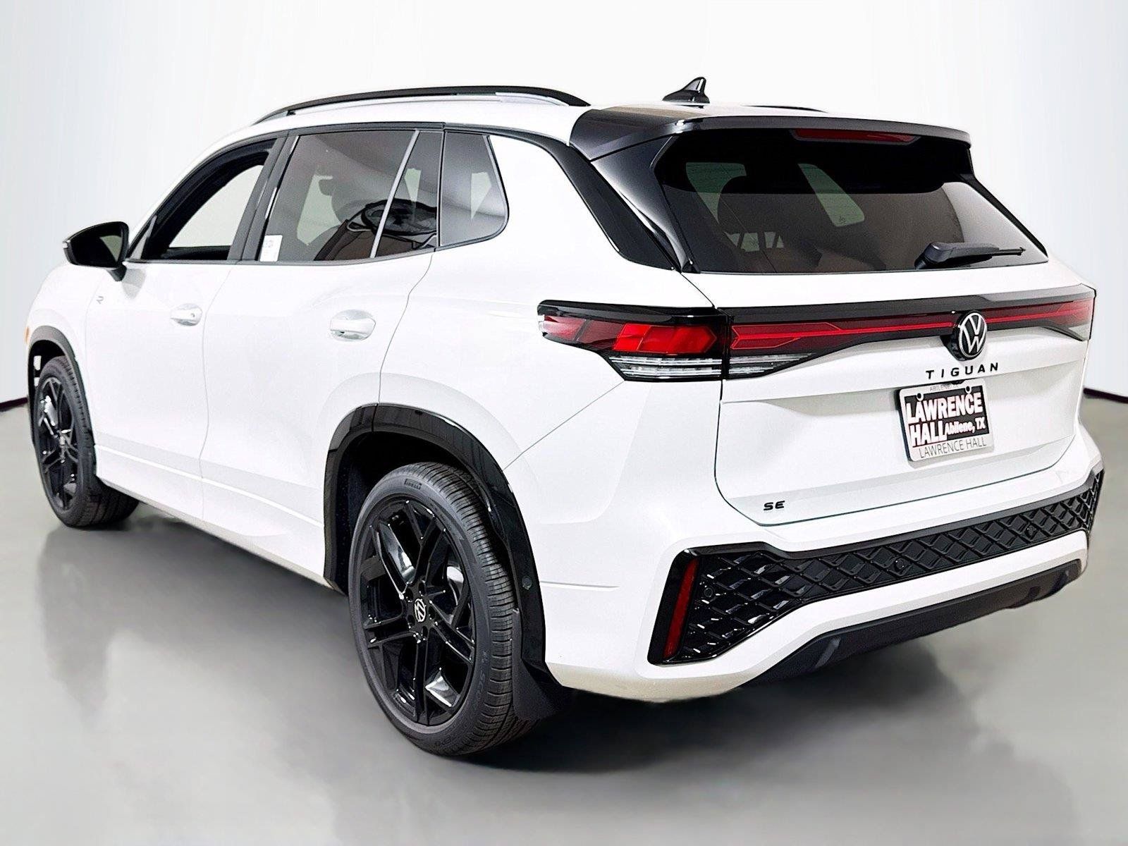 New 2026 Volkswagen Tiguan SE R-Line FWD image 3