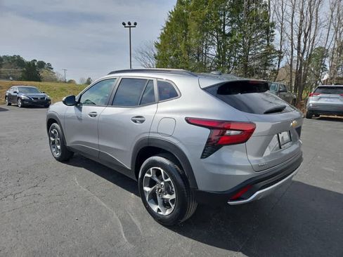 New 2026 Chevrolet Trax LT w/ LT Convenience Package FWD image 5