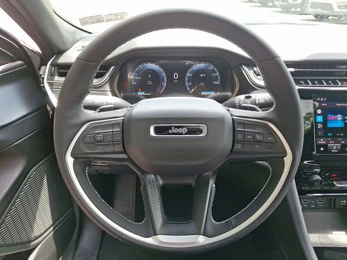 New 2025 Jeep Grand Cherokee L Altitude image 14