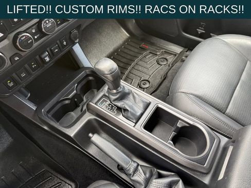 Used 2022 Toyota Tacoma TRD Sport w/ TRD Premium Sport Package AWD/4WD image 20