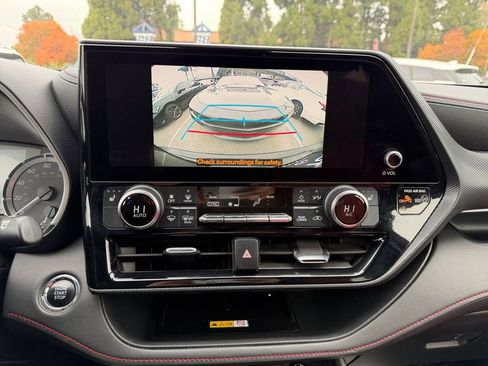 Used 2023 Toyota Highlander L image 20