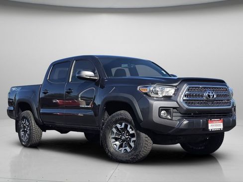 Used 2016 Toyota Tacoma TRD Off-Road AWD/4WD image 2