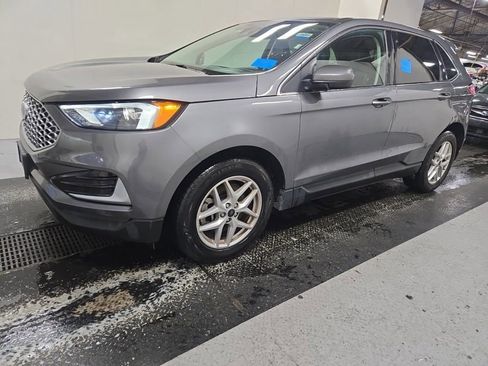 Used 2023 Ford Edge SEL image 2