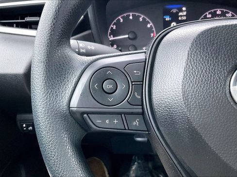 Used 2025 Toyota Corolla LE FWD image 18