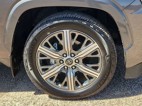 Used 2023 Toyota Sequoia Capstone AWD/4WD image 7