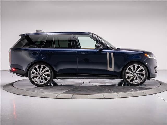 Used 2023 Land Rover Range Rover SE AWD/4WD image 6