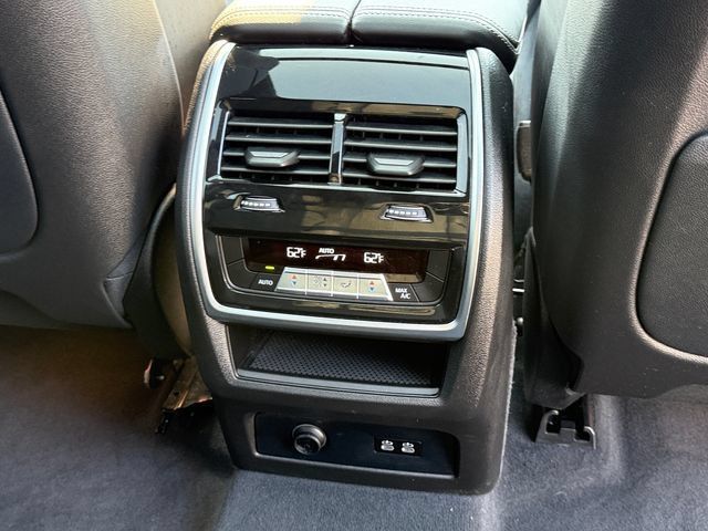 Used 2024 BMW X7 xDrive40i w/ M Sport Package AWD/4WD image 32