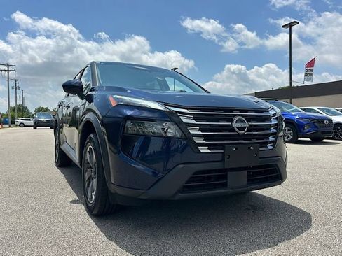 Used 2025 Nissan Rogue SV FWD image 8