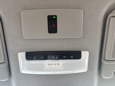 Used 2024 Nissan Kicks SR w/ SR Premium Package FWD image 25